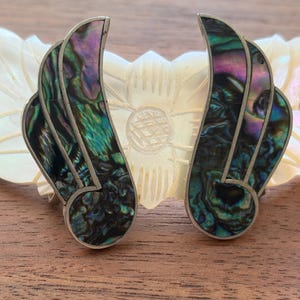 Orecchini vintage firmati ER, stile messicano moderno MCM Mid Century, in argento e abalone, senza fori, peso 6,8 grammi.
