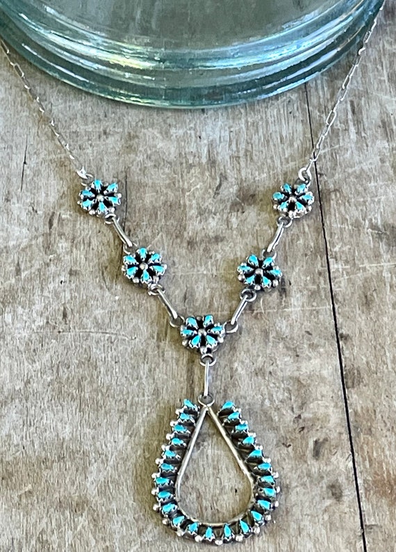Delicate Vintage Native American Zuni Turquoise Pe