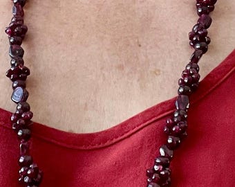 Vintage Genuine Deep Red Pyrope Garnet Gemstone Woven Cluster Bead Rope Endless Necklace 28”