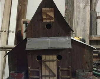 Classic Barn Style Barnboard Birdhouse with Feeders