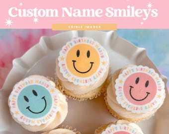 Benutzerdefinierte Name Smiley Kuchendeckel | Essbare Oblaten Dekorationen zum Geburtstag (12er Set)
