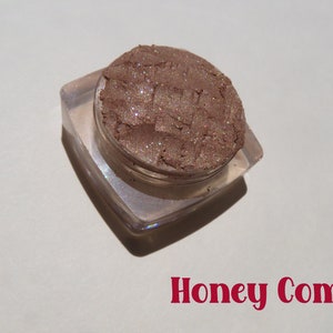 Honey Combs Shimmer Brown Mineral Eyeshadow: Vegan, Cruelty-Free