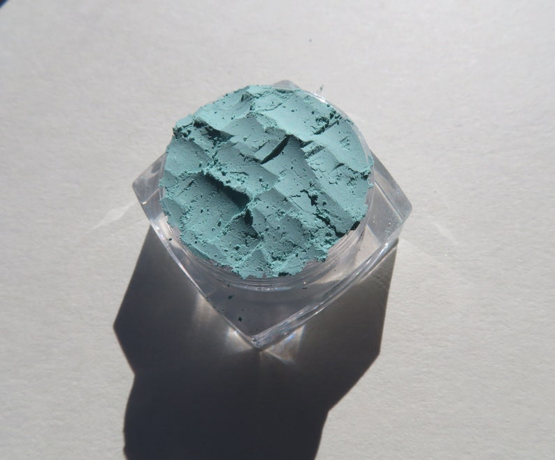 HAY DAYS  Pale Sea Foam Green Vegan Mineral Eyeshadow   image 3