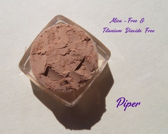 Piper: Ombretto minerale opaco marrone chiaro, senza mica e senza biossido di titanio