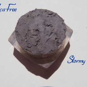 STORMY Mica-Free Matte Gray Brown Mineral Eyeshadow, Smokey Gray Loose Pigments, Cruelty-Free, Vegan Mineral Eye Shadow image 5