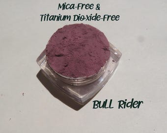 Bull Rider - Marrón mate con sombra de ojos mineral roja: sin mica ni dióxido de titanio.