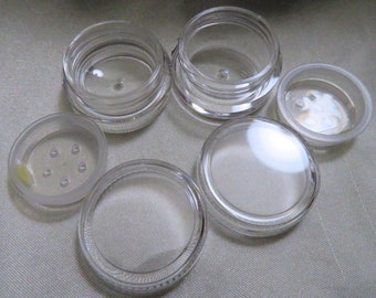Lege potten van 5 gram - driedelige sets - 1 elk deksel/RONDE basis/zeef, losse poeder minerale oogschaduw, sieradenbenodigdheden, ambachtelijke plastic potten