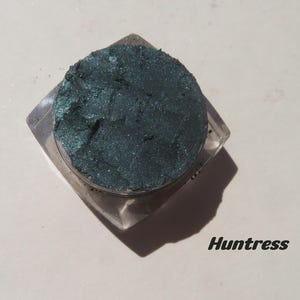 HUNTRESS - Shimmer Black Green Mineral Eyeshadow, Vegan Loose Pigments, Eco-Friendly Mineral Eyeshadow