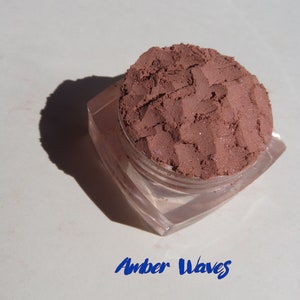 Amber Waves Mineral Eyeshadow: Blush Brown with Gold Shimmer