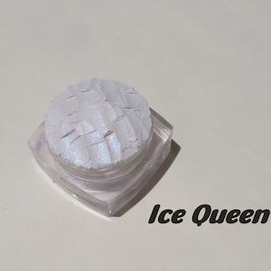 Ice Queen - Shimmery White Mineral Eyeshadow: Blue Sheen Highlighter