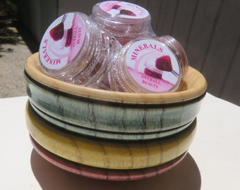 Bolsa sorpresa de maquillaje mineral de 10 piezas: sombras de ojos veganas, delineador de ojos e iluminador.