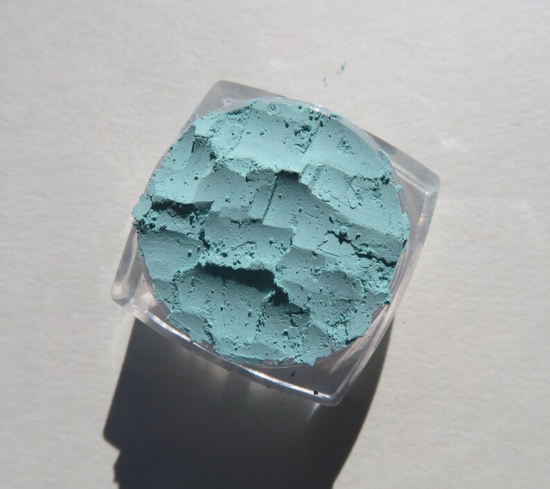 HAY DAYS  Pale Sea Foam Green Vegan Mineral Eyeshadow   image 2