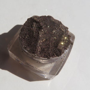 Day Dreamer: Dark Brown Gold Shimmer Mineral Eyeshadow