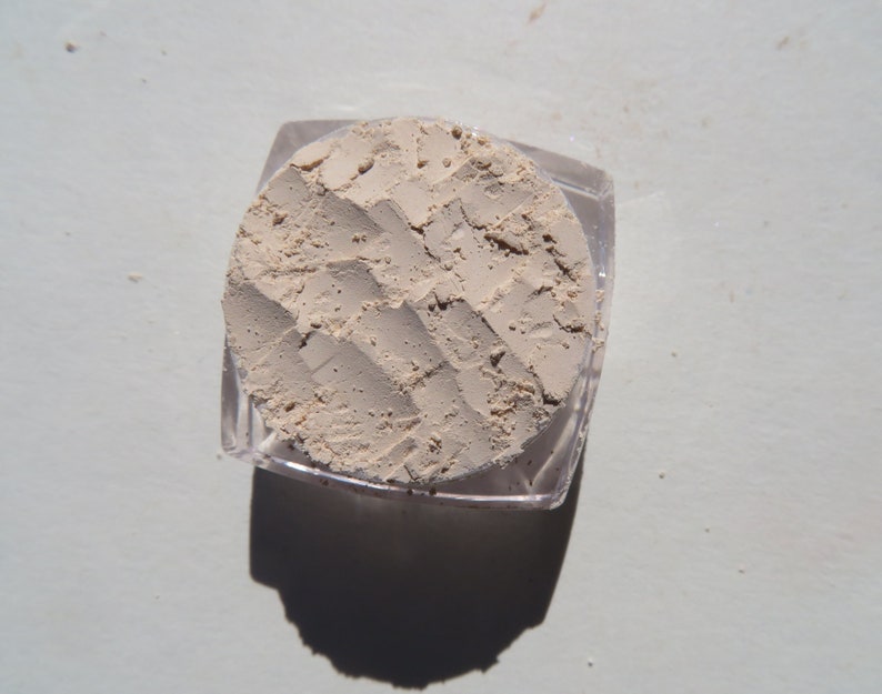 CREAMY VANILLA  Matte Pale Brown Vegan Mineral Eyeshadow  image 4