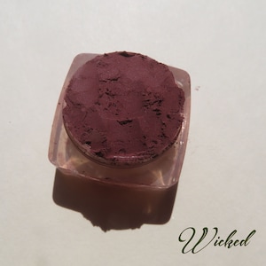 WICKED - Dunkelroter matter Mineral-Lidschatten, Vegan, lose Pigmente, Karminfrei, keine kosmetischen Farbstoffe, Tierversuchsfreier Mineral-Lidschatten