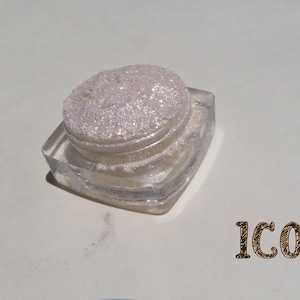 Sparkly Pale Gold Glitter Eyeshadow: Vegan Talc-Free Mineral Pigment