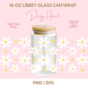 May include: A clear 16 oz Libbey glass can wrap with a wooden lid and straw. The glass is decorated with white daisies and yellow hearts. The words "Daisy Heart" are written in pink script.