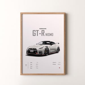 Könnte beinhalten: Ein weißer Nissan GT-R Nismo Sportwagen mit roten Akzenten. Das Auto befindet sich auf einem weißen Hintergrund mit einem Holzrahmen. Der Text "NISSAN GT-R NISMO" befindet sich über dem Auto. Der Text "YEAR 2020 Engine 3.8 L Power 600 PS Torque 652 Nm Weight 1775 kg 0-100 Km/h 2.8 sec Top Speed 300 Km/h" befindet sich unter dem Auto.