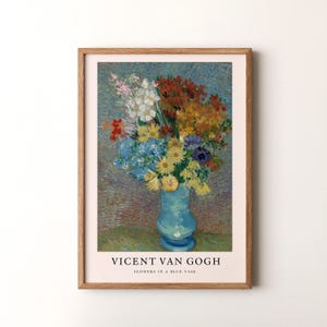 Lámina de Vincent Van Gogh: Flores en un jarrón azul (enmarcada o sin enmarcar)