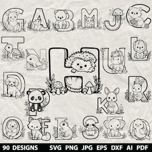 Peut inclure: Illustration en noir et blanc de l'alphabet, chaque lettre représentant un animal différent. Les lettres sont entourées d'éléments décoratifs tels que des feuilles et des champignons. Le texte "90 DESIGNS" et les options de type de fichier sont inclus.