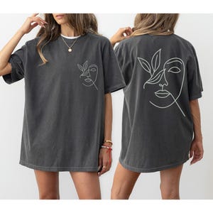 Comfort Colors® Minimal Line Art Face T-Shirt – Abstract One Line Drawing with Leaves, Modern Aesthetic Graphic Tee for Women & Men