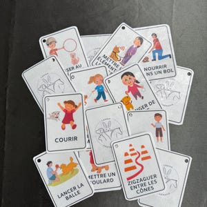 Tarjeta educativa de perros de colores