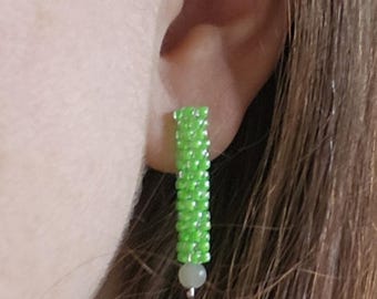 Pendientes colgantes de jade y cuentas de semillas verdes