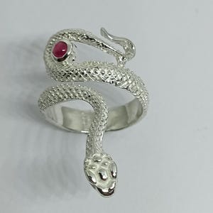 Ormring, handgjord, presentidé, originella smycken, tillverkade i Italien, symboliska smycken, återfödelsering, andlig ring