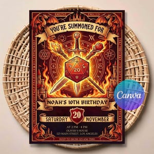 Könnte beinhalten: Eine Geburtstagseinladung im Fantasy-Stil mit dunkelrotem Hintergrund. Das Design umfasst einen großen Würfel, Schwerter, Drachen und den Text "YOU'RE SUMMONED FOR" und "NOAH'S 10TH BIRTHAY". Die Einladung enthält auch Datum, Uhrzeit und Ort.
