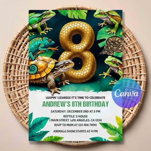 Può includere: Un invito di compleanno rettangolare con un grande numero 8 dorato dalla trama a nido d'ape, circondato da illustrazioni di rane, un camaleonte, una tartaruga e un serpente. Il testo recita: LEAPIN' LIZARDS! IT'S TIME TO CELEBRATE.