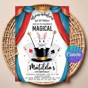 Può includere: Invito di compleanno a tema magico. Presenta un coniglio bianco che esce da un cappello a cilindro nero, carte da gioco e bacchette magiche. Il testo include "Abracadabra" e "Magico".