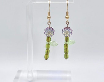 Pendientes Cottagecore con flores de nacimiento / Aster de septiembre, joyería floral hecha a mano con cuentas de vidrio checo / Regalo de cumpleaños para ella, tía o mamá.