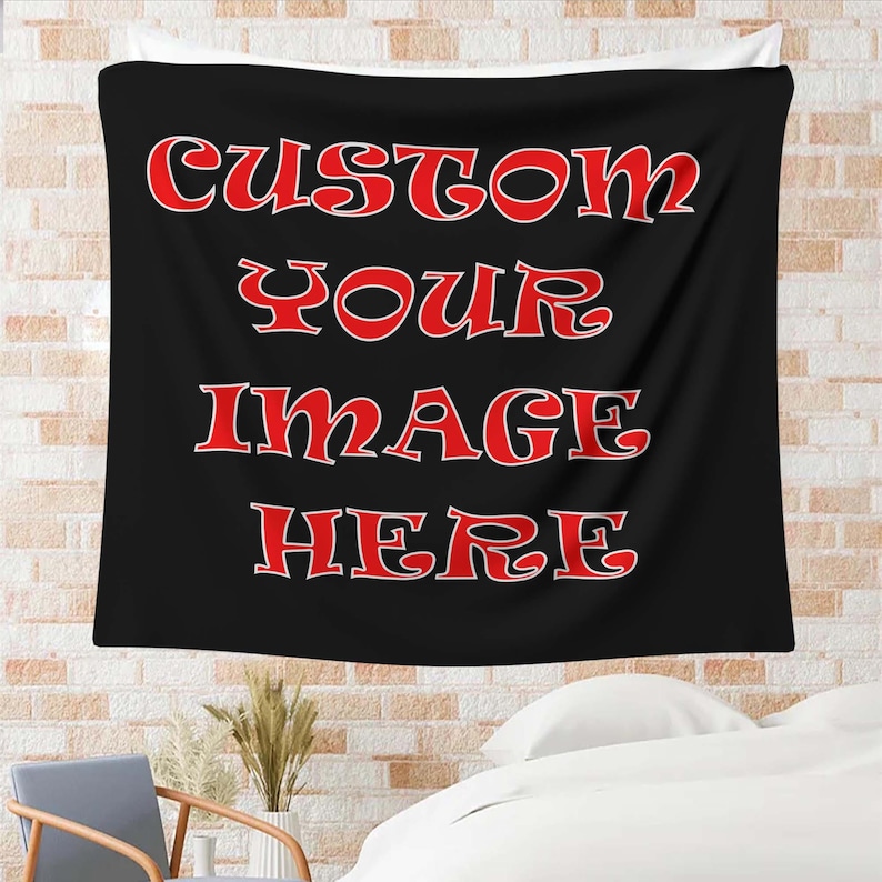 Puede incluir: Tapiz negro con el texto "CUSTOM YOUR IMAGE HERE" en rojo.