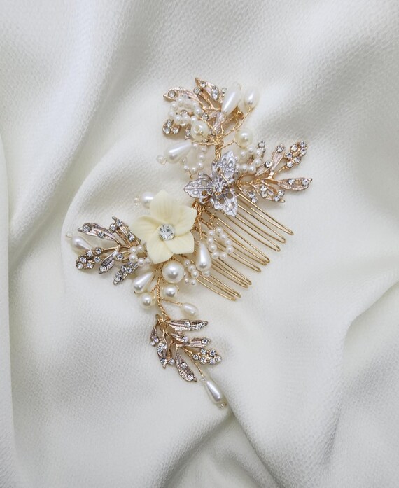 White flower rhinestone bling hair comb Flower Hair Comb Hand-crafted With Beautiful White Flowers  main image 3