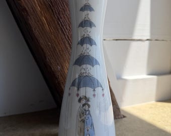 Vintage Rosenthal Raymond Peynet Porcelain Vase – Les Amoureux Lovers Umbrellas (1960s)