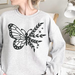 Floral Butterfly Sweatshirt,Butterfly wings hoodie,Aesthetic Flora Sweatshirt,Nature lover gifts,Butterfly lover tee, comfy oversized hoodie