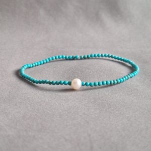 Tiny turquoise bracelet with real pearl