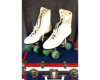Vintage Women's Leather Roller skates size 6 With Case