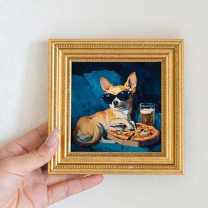 Mini Chihuahua Hund Ölgemälde im Goldrahmen, handgemalte Welpe Wandkunst für Zuhause, Büro, Bar & Geschenk für Hundeliebhaber und Tierliebhaber
