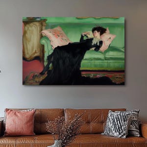 緑のソファに座る女性、カクテルアートのバーカートとホーム、オフィスの装飾、柔らかな色調の油絵、美しい油絵のギフト、トレンディなキッチンの壁