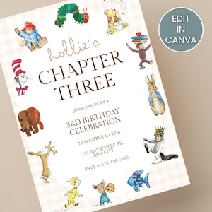 Pode incluir: Um convite de aniversário creme com o texto "hollie's CHAPTER THREE" e ilustrações de personagens de livros de histórias. O convite inclui detalhes para uma celebração de 3º aniversário, data, hora e informações de RSVP. O texto "EDIT IN CANVA" está em um círculo.