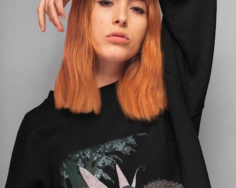 Fairy Tale Graphic Sweatshirt – Artistic Vintage-Inspired Black Crewneck – Trendy Unisex Oversized Sweater, Cozy Gift for Women and Teens