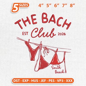 Könnte beinhalten: Ein Stickmuster mit dem roten Text THE BACH CLUB EST 2026 und South Beach sowie einer Illustration von drei Bikinis auf einer Wäscheleine. Das Design umfasst 5 Größen: 4, 5, 6, 7 und 8 Zoll sowie die Formate DST, EXP, HUS, JEF, PES, VP3 und XXX.