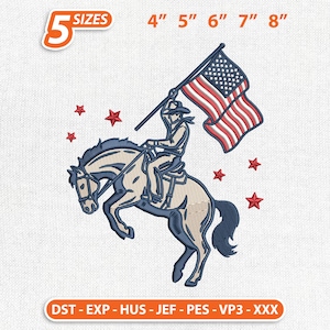 Op de afbeelding: Een borduurontwerp met een cowboy op een steigerend paard die een Amerikaanse vlag vasthoudt. Het ontwerp bevat vijf rode sterren en tekst die 5 maten van 10,16 tot 20,32 cm aangeeft, met bestandsformaten DST, EXP, HUS, JEF, PES, VP3 en XXX.