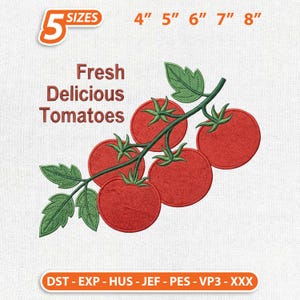 以下が含まれることがあります： 緑色の枝に赤いトマトが刺繍されたデザイン。テキストには「Fresh Delicious Tomatoes」と「5 Sizes」とインチ単位のサイズが記載されています。ファイル形式の情報も含まれています。