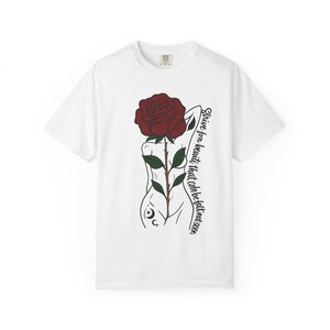 Silueta floral femenina con rosas que empoderan el cuerpo de la mujer. Diseño artístico lineal.