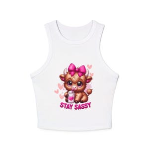 Stay Sassy Damen Micro Rib Racer Tank - Niedliches Kuh-Grafik-Top, Sommermode, Retro-Stil, Geschenk für Tierliebhaber, niedliche Freizeitkleidung