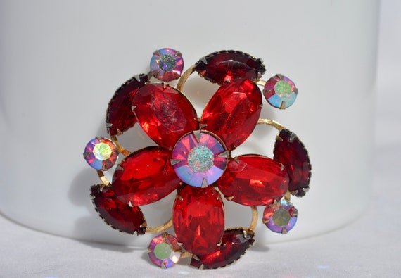 Vintage rhinestone, red flower, goldtone brooch, … - image 4