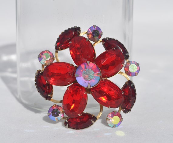 Vintage rhinestone, red flower, goldtone brooch, … - image 1