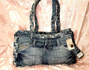 Upcycled Denim Einkaufstasche, geflochtene Träger, überarbeitete Jeans Geldbörse